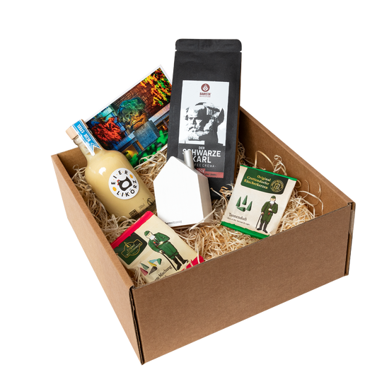 Genuss Set Chemnitz Premium mit Eierlikör, Kaffee 'Der Schwarze Karl', Crottendorfer Räucherkerzen und einem weißen Räucherhaus in brauner Geschenkbox.