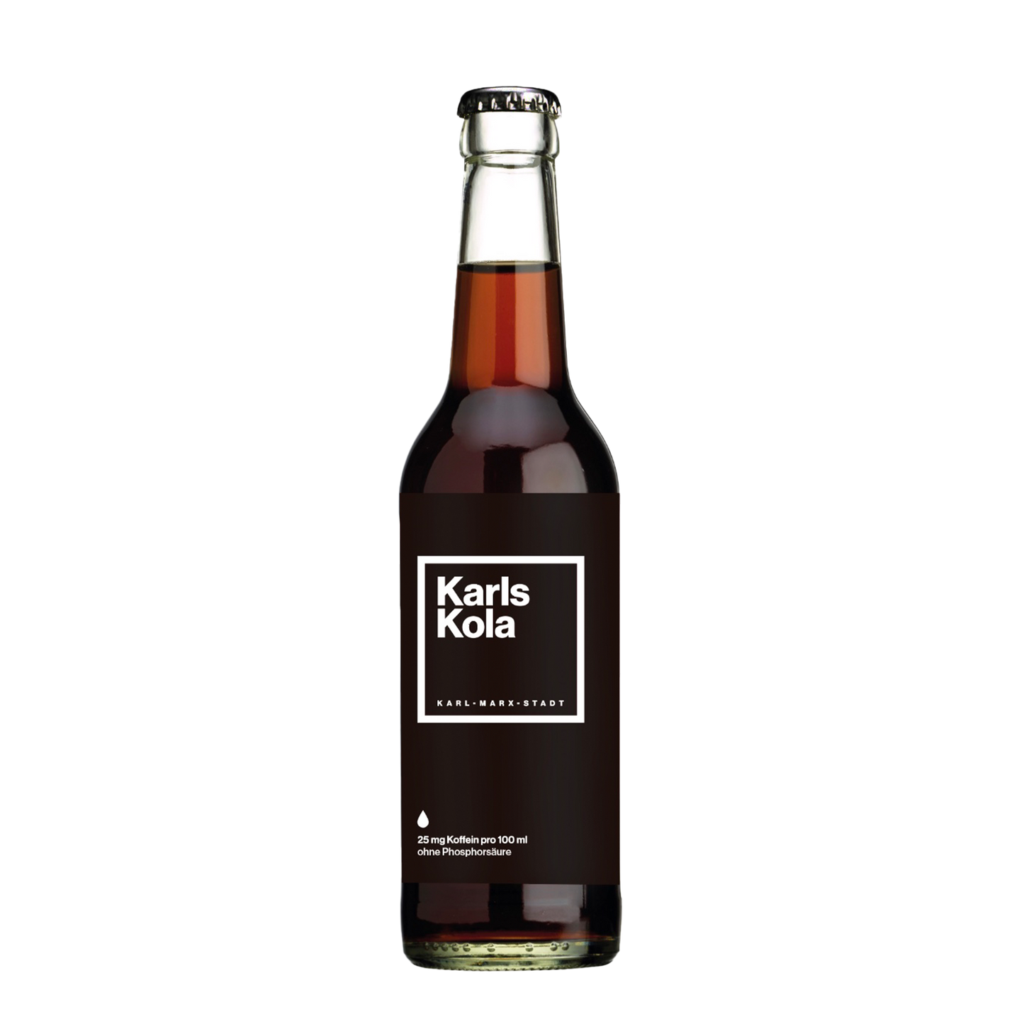 Flasche Karls Kola mit schwarzem Etikett und weißer Schrift, koffeinhaltiges Getränk aus Karl-Marx-Stadt