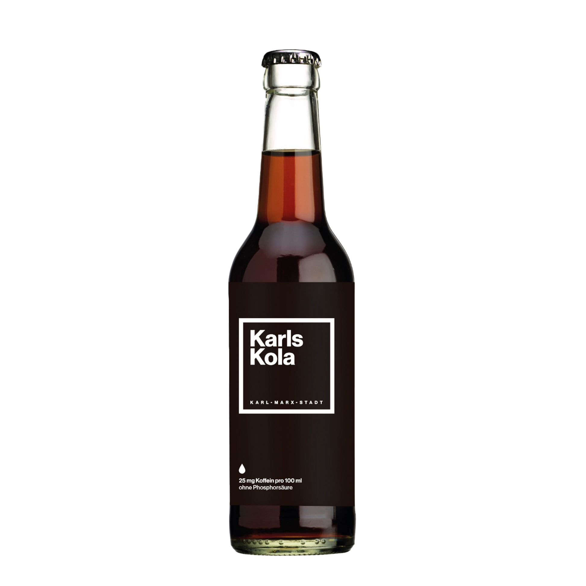 Flasche Karls Kola mit schwarzem Etikett und weißer Schrift, koffeinhaltiges Getränk aus Karl-Marx-Stadt