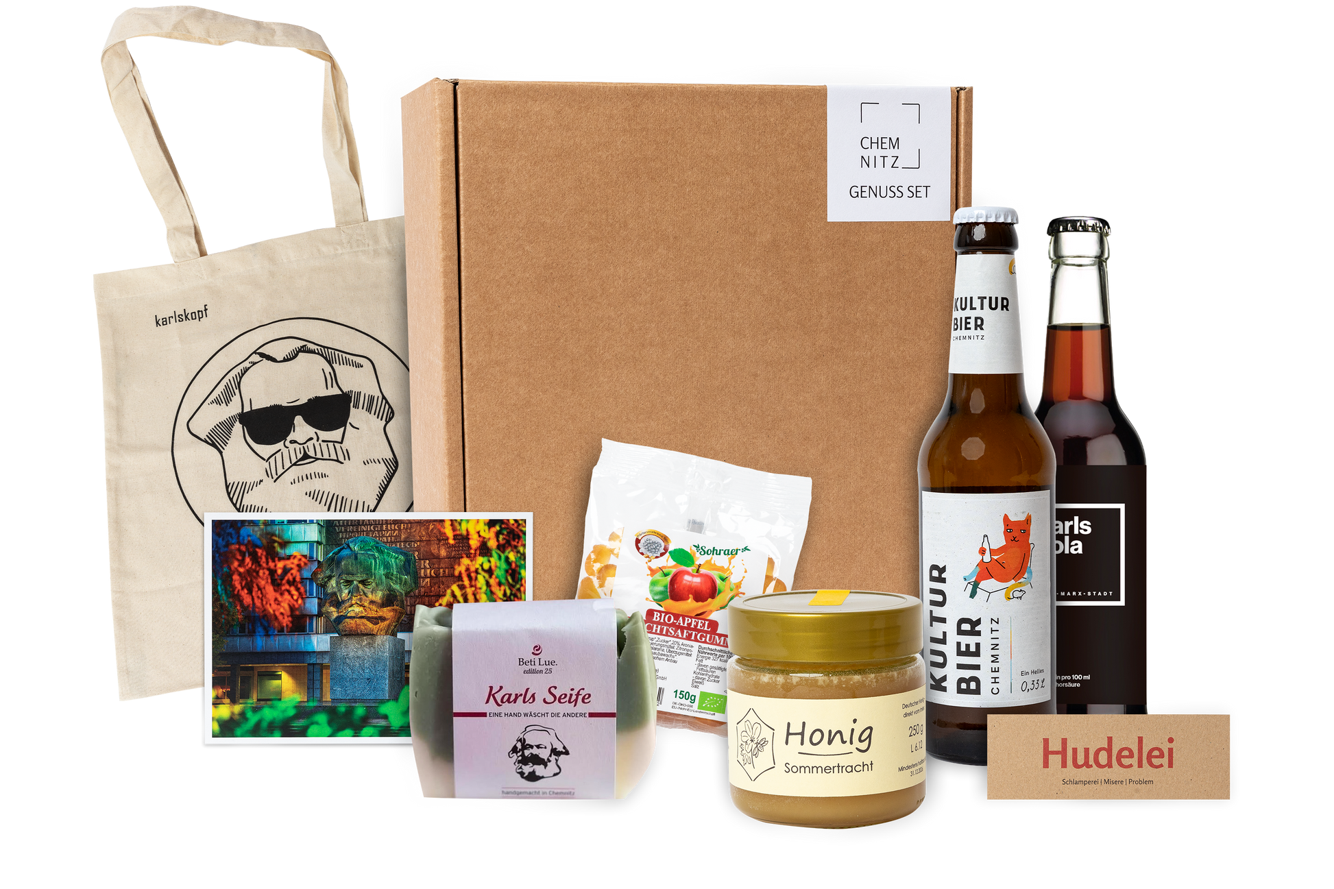 Genuss Set Chemnitz Basis mit Baumwolltasche mit Karlskopf-Logo, Karls Seife, Bio-Fruchtsaftgummi, Honig,  Karls Kola Flasche, Kulturbier Flasche in braunem Karton.